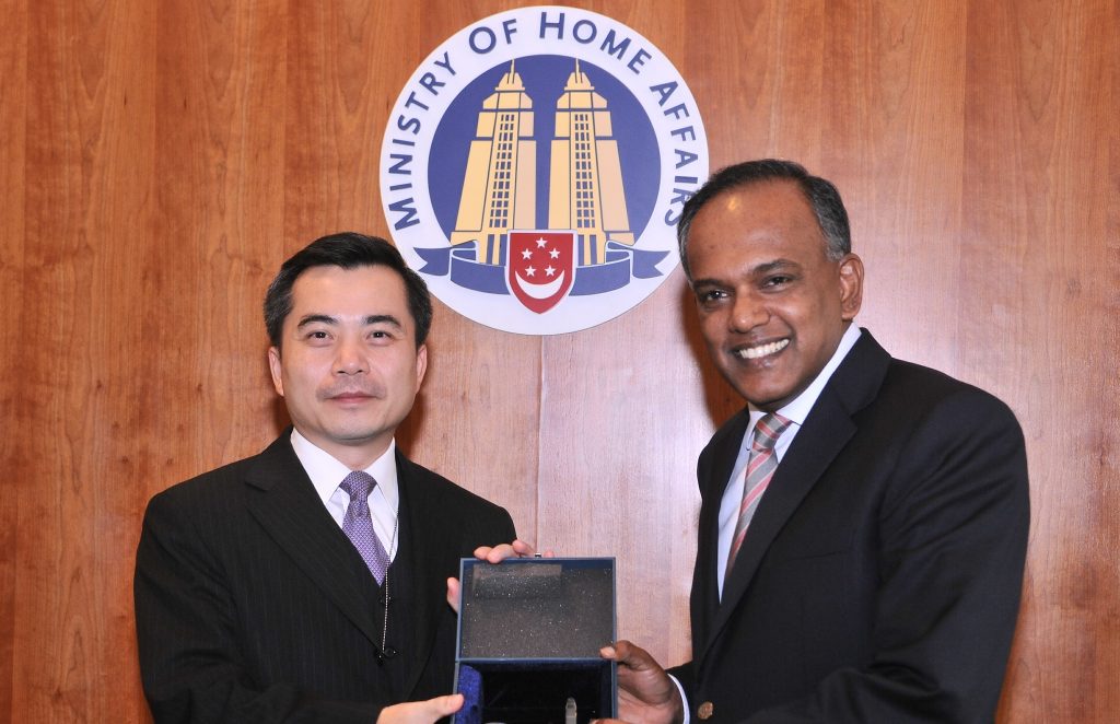 新加坡內政部長兼律政部長尚穆根（K. Shanmugam，右）（圖片來源：ISD政府新聞處 / 星島圖片庫）
