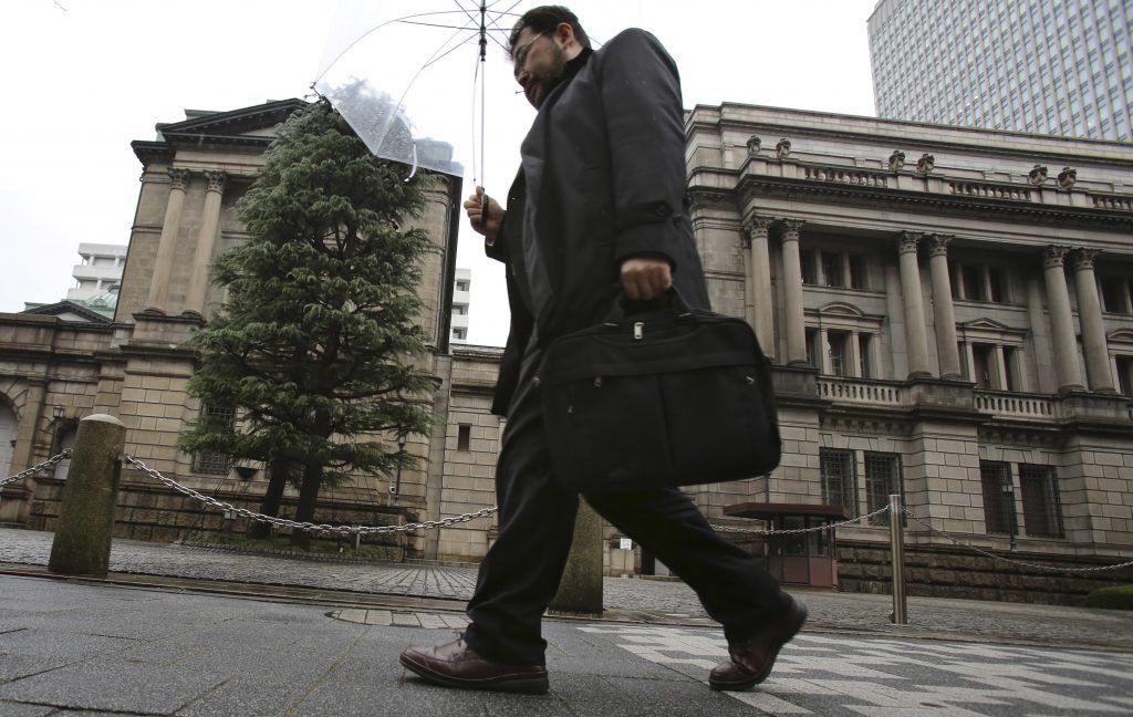 有日本央行官員擔心負利率後續影響，圖為日本銀行外貌。 (圖片來源：美聯社 Associated Press)