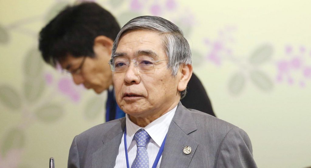 日本中央銀行行長黑田東彥表示不排除進一步量化寬鬆，日滙貶值1.5%。  (圖片來源：美聯社 Associated Press)