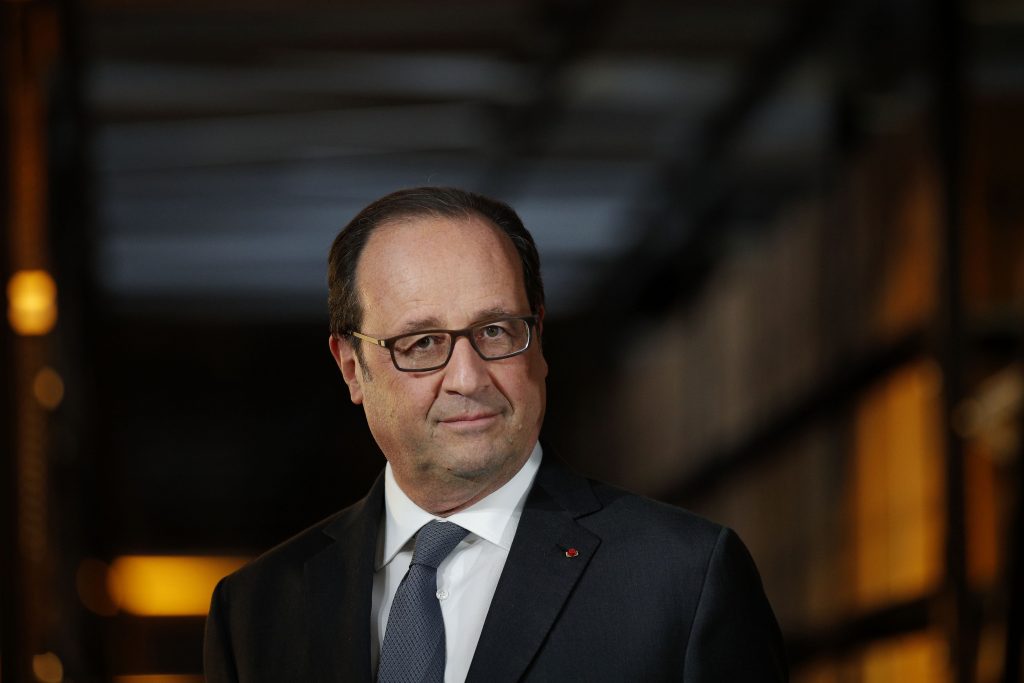 French President Francois Hollande looks on as he visits the logistics center of Sarenza in Reau, near Paris, France, 10 October 2016. (Yoann Valat, Pool photo via AP)