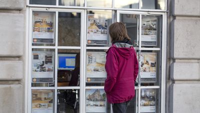 全英平均租金升至近1.4萬元  調查指逾三成租客交租佔收入1/3
